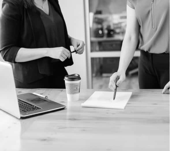 Vận chuyển,<br> làm thủ tục hải quan <br> và giao hàng tận kho