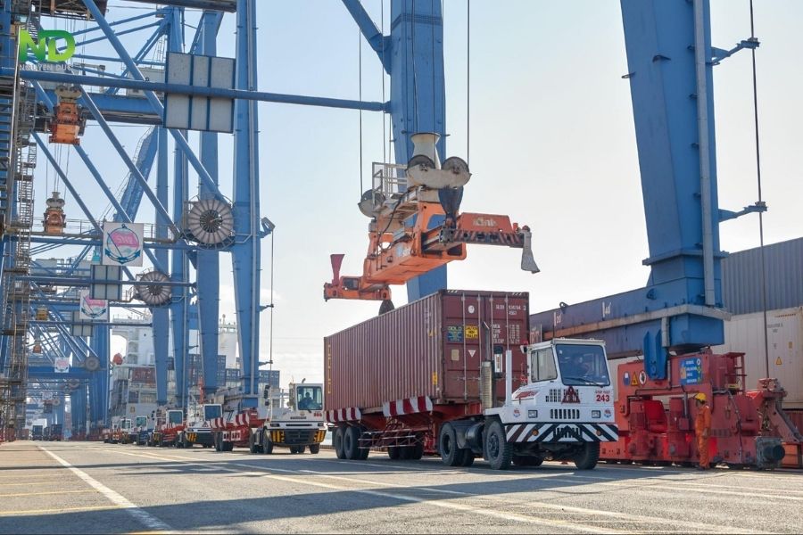 Phòng kinh doanh xuất nhập khẩu có chức năng quản lý logistics và vận tải quốc tế